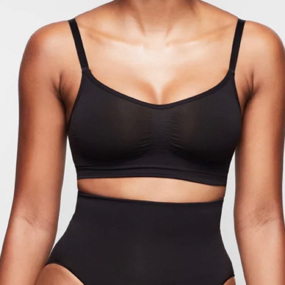 Skims SCULPTING BRALETTE size small in black